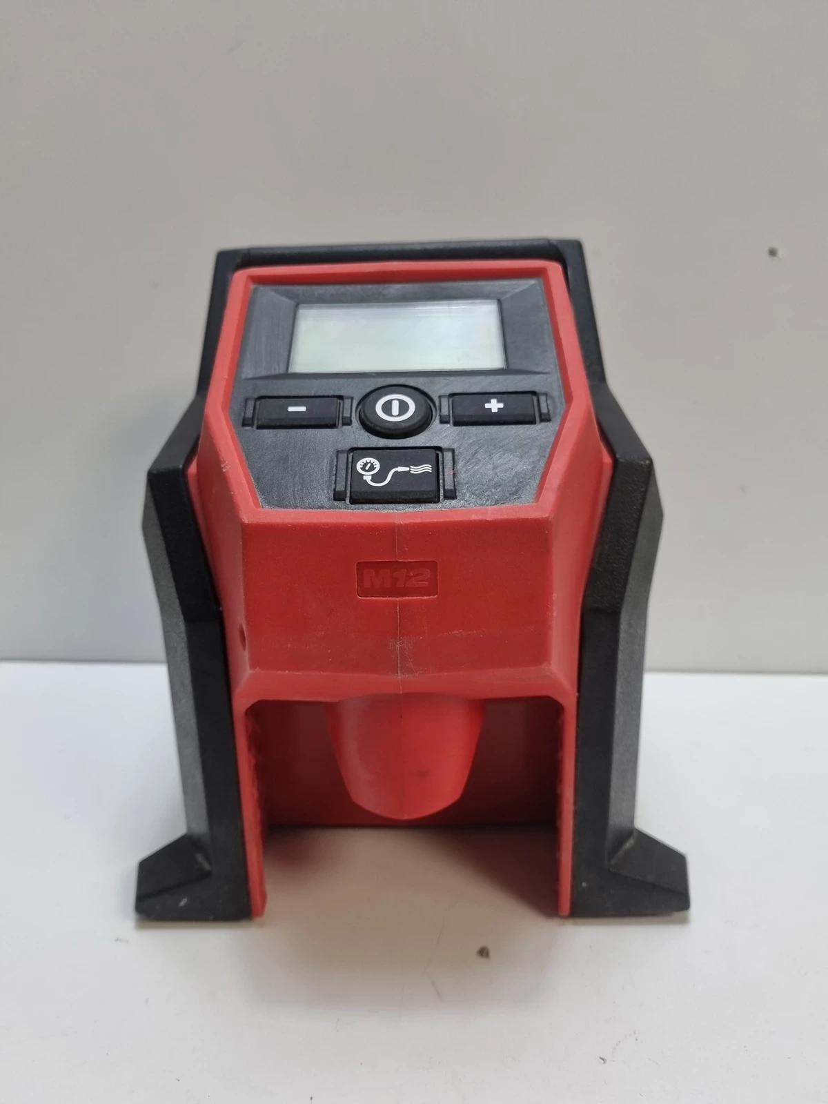 kompresor-akumulatorowy-milwaukee-m12-bi-12v-moc-kw-0