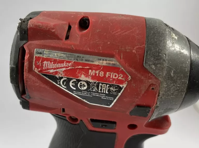 zakretarka-milwaukee-m18-fid-2-bateria-zasilanie-akumulatorowe