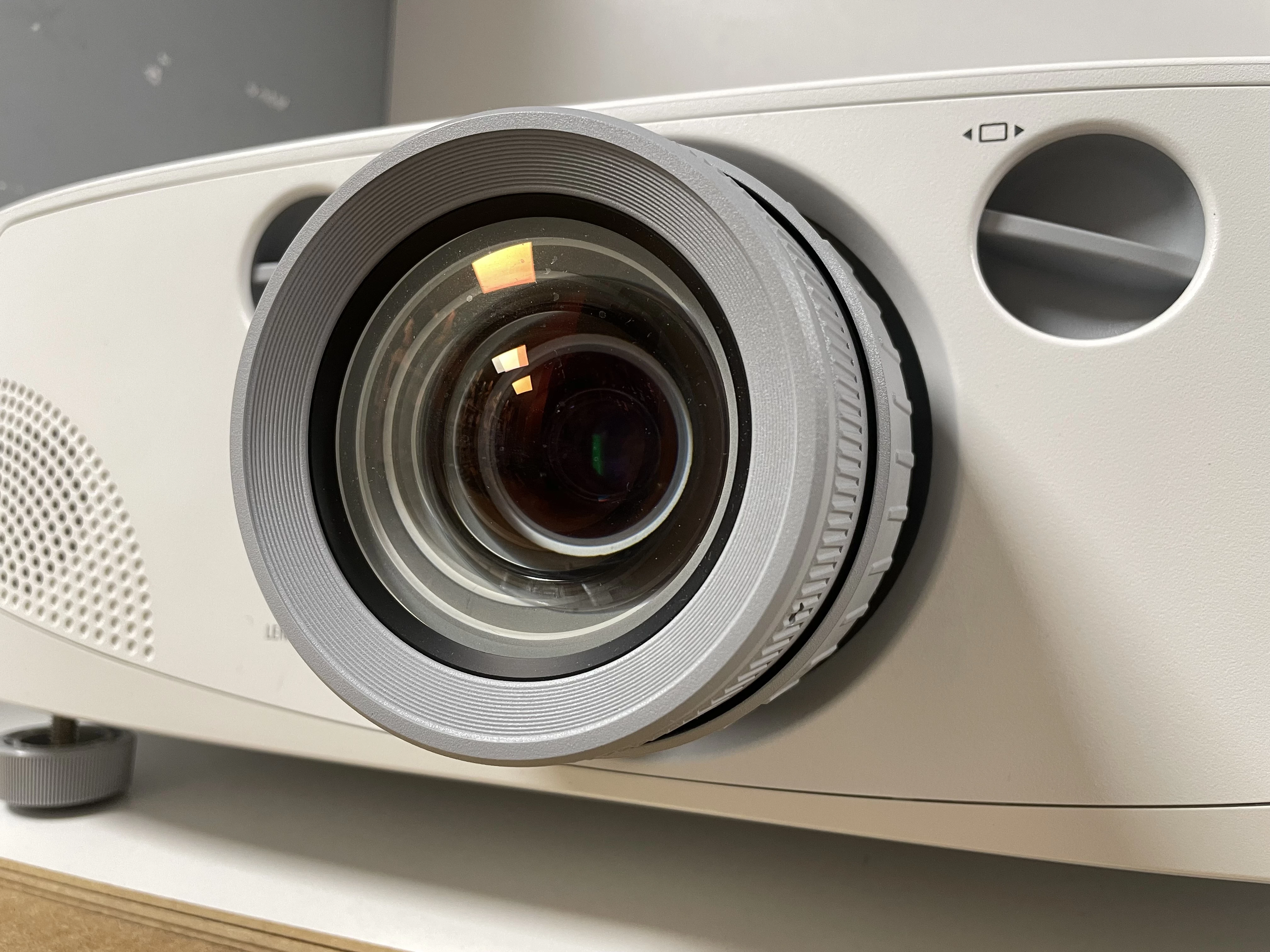 projektor-nec-pa500u-polecamy-technologia-wyswietlania-lcd