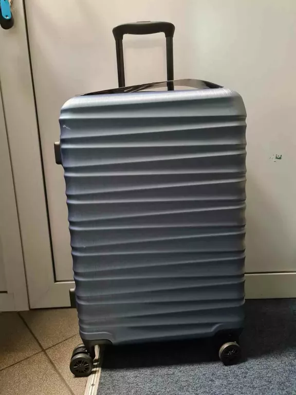 WALIZKA ŚREDNIA SREBRNA SZARA 20KG 72L