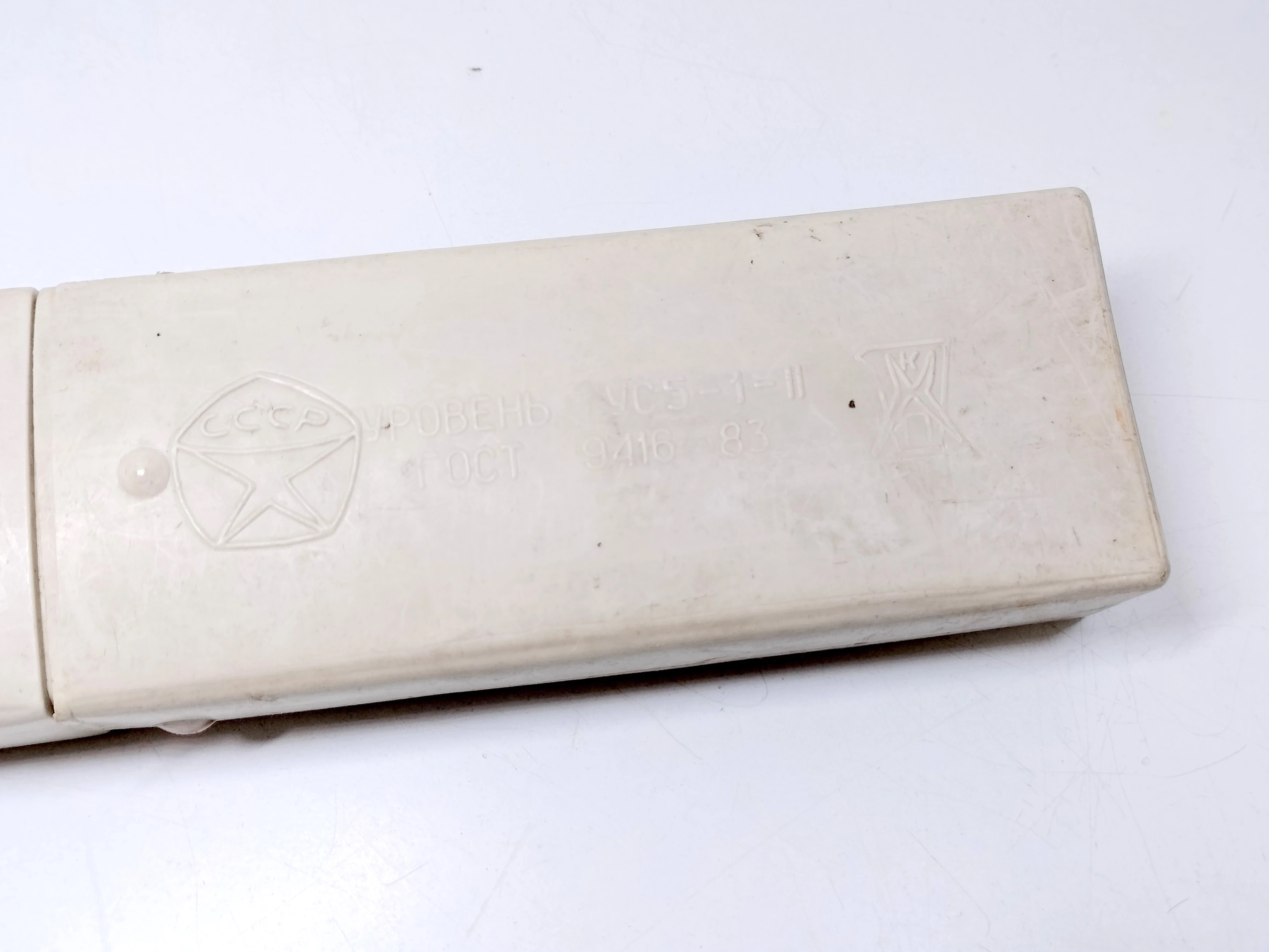 poziomica-metalowa-w-etui-prl-rodzaj-stolarskie