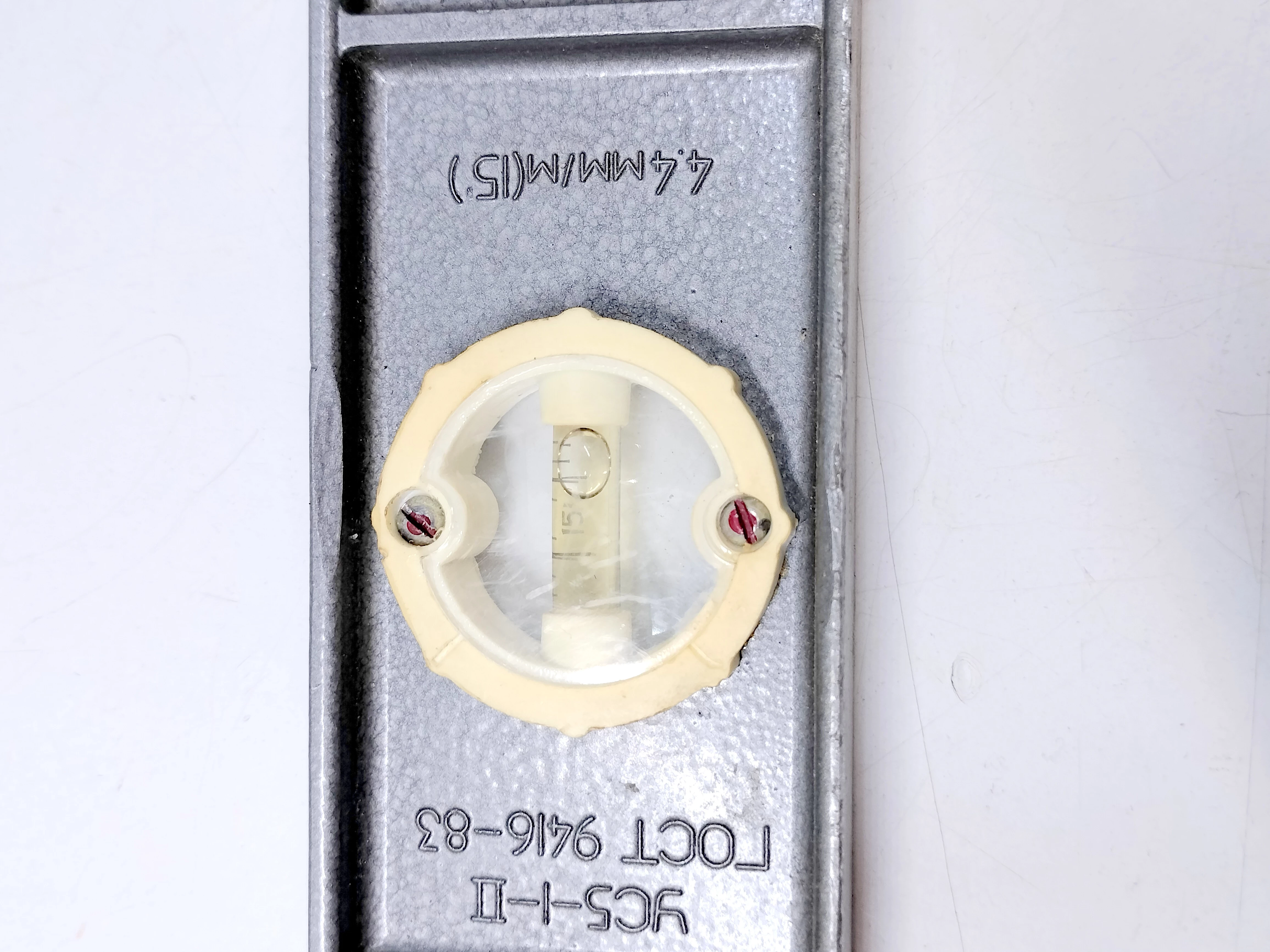 poziomica-metalowa-w-etui-prl-datowanie-obiekt-vintage-1945-2000