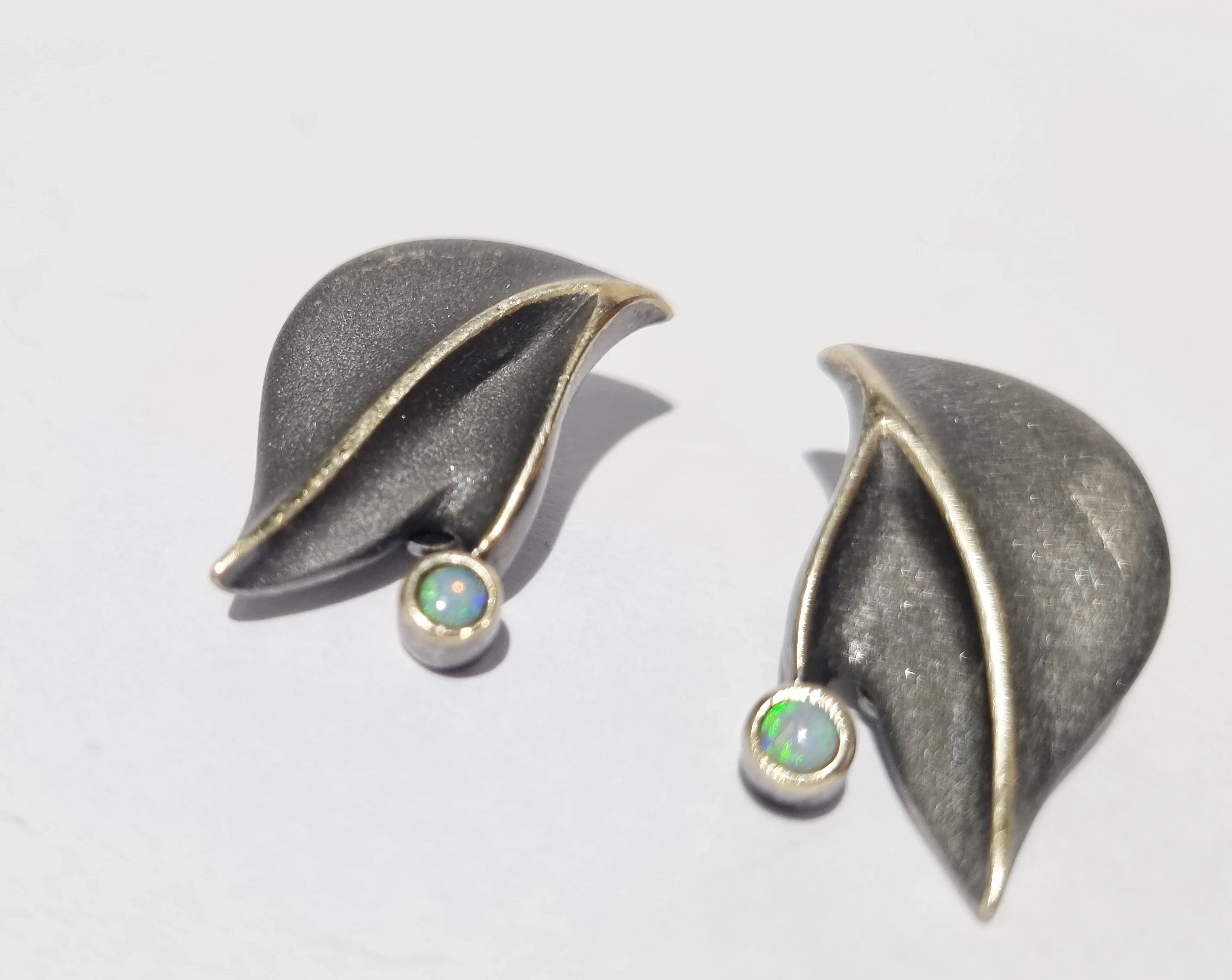 stare-srebrne-klipsy-z-opalami-kolor-dominujacy-srebrny