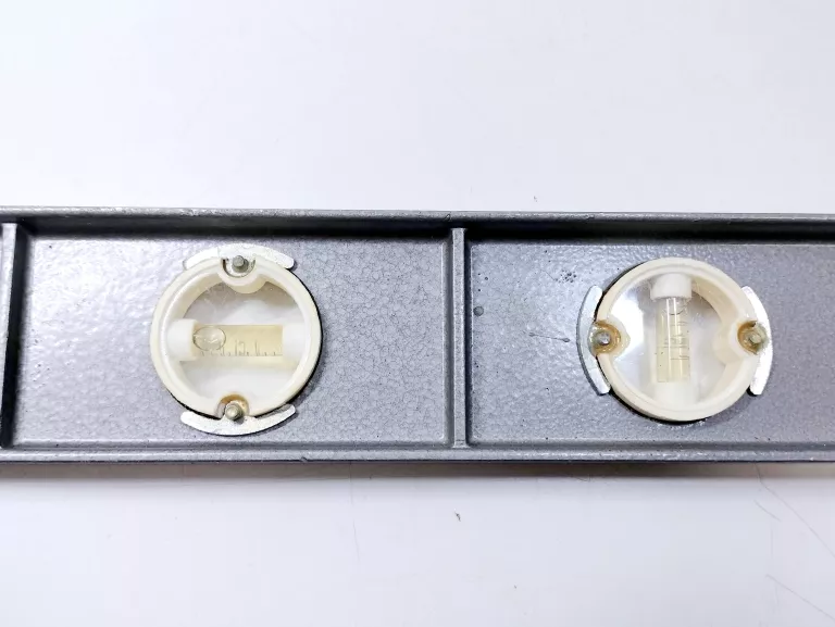 poziomica-metalowa-w-etui-prl-rodzaj-stolarskie