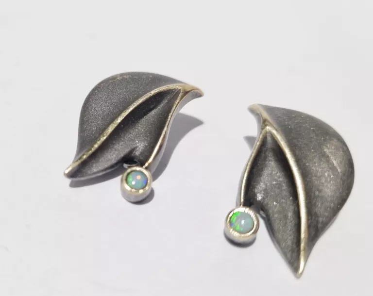 stare-srebrne-klipsy-z-opalami-kolor-dominujacy-srebrny