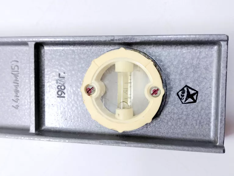 poziomica-metalowa-w-etui-prl-stan-opakowania-otwarte