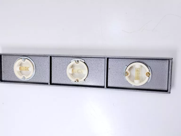 poziomica-metalowa-w-etui-prl-stan-nie-wymaga-renowacji