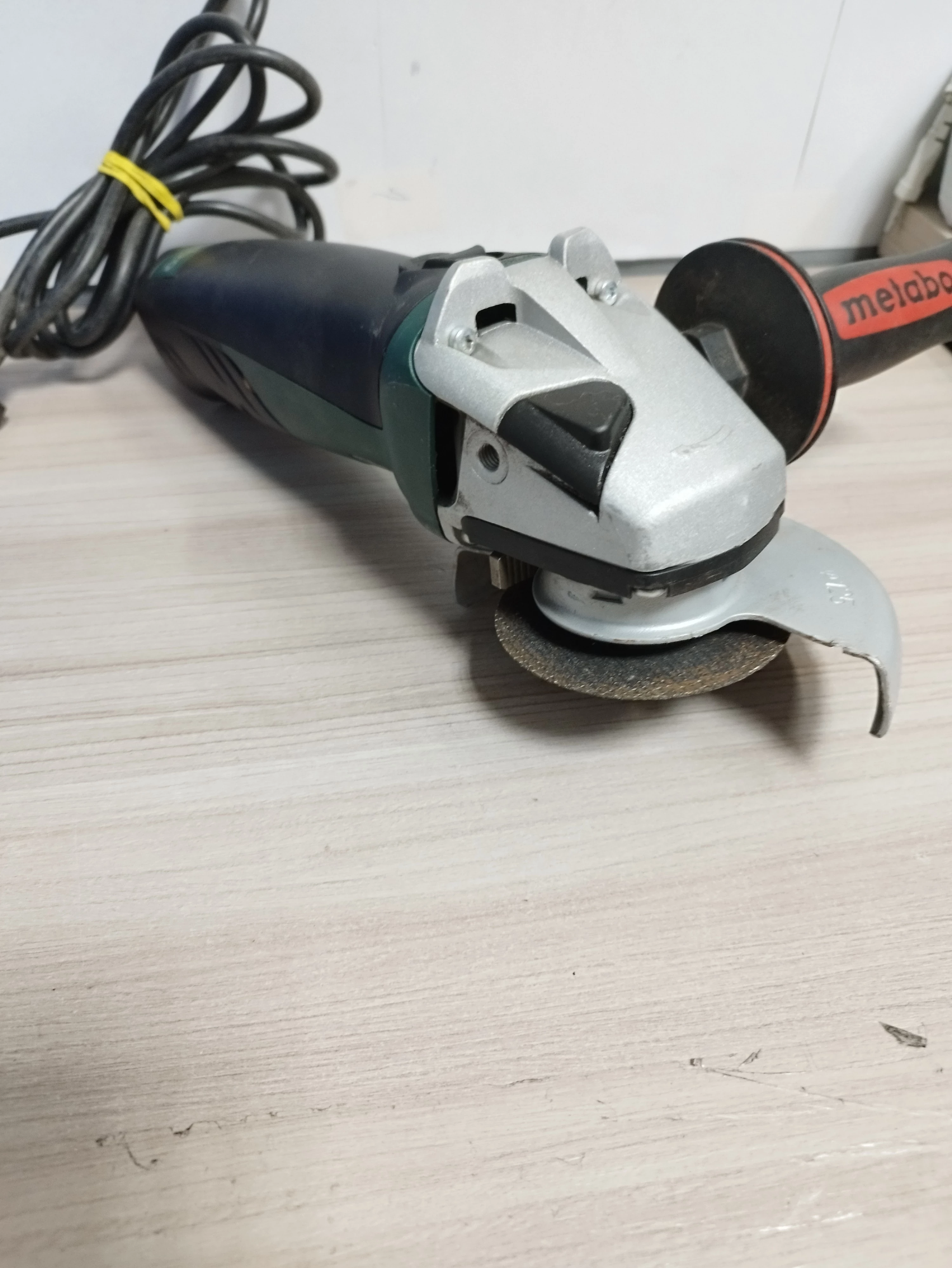 szlifierka-metabo-w8-125-850w-rodzaj-zasilania-sieciowa