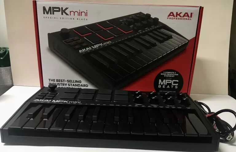 akai-mpk-mini-zeromskiego-47-lodz