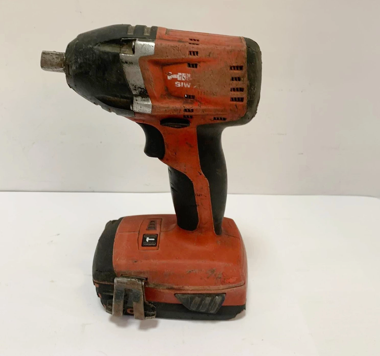 zakretarka-hilti-siw-22-abateria-stan-uzywany
