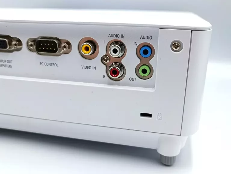 PROJEKTOR NEC V302X PRZEBIEG: 300H