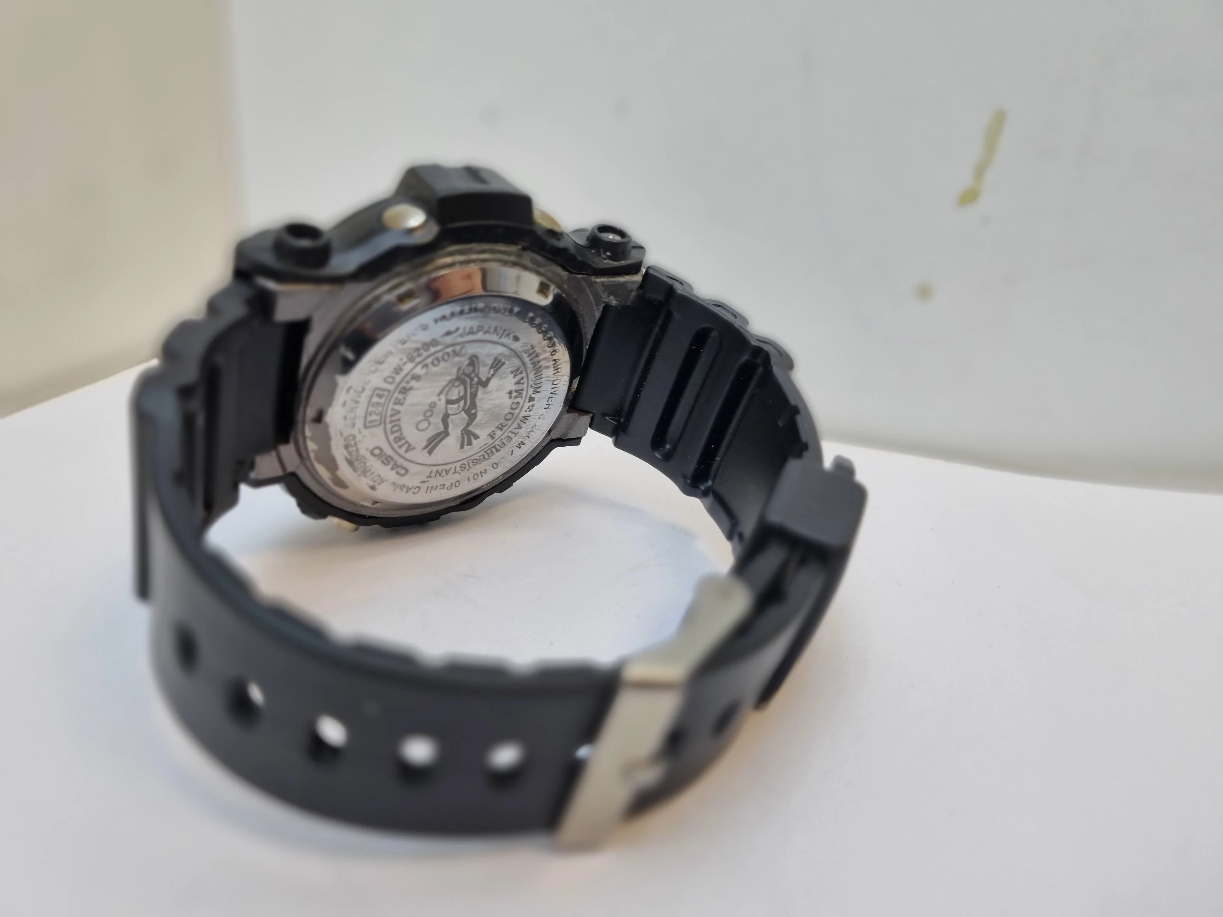 casio-g-shock-dw-8200-ksztalt-koperty-okragla