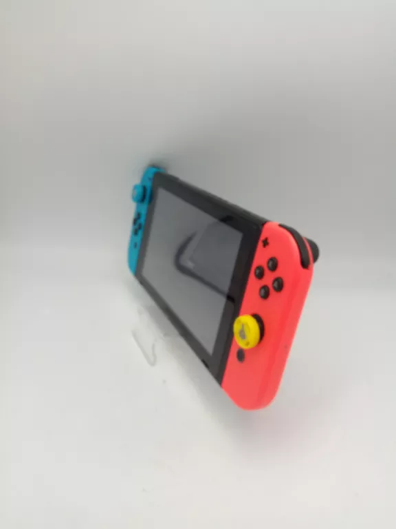 KONSOLA NINTENDO SWITCH V2 + STACJA + ETUI