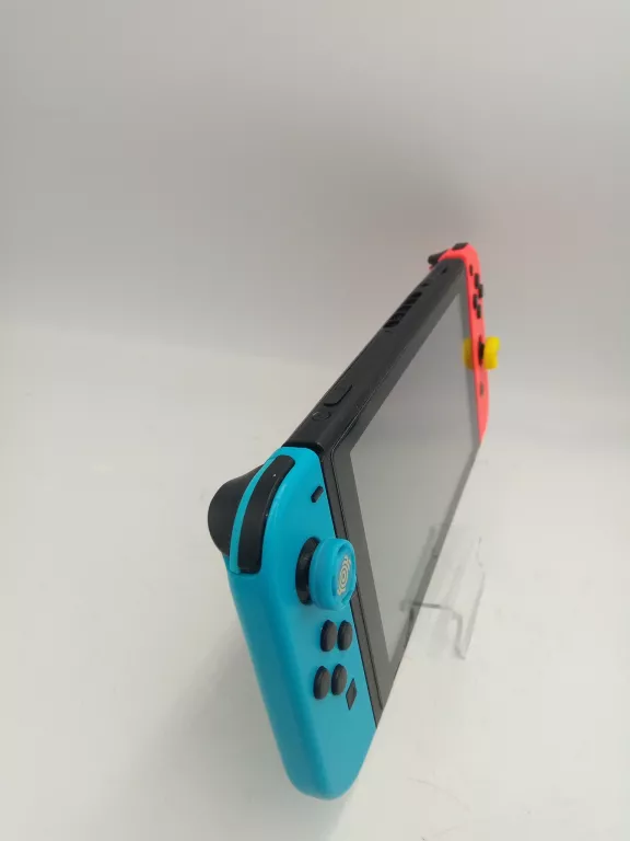 KONSOLA NINTENDO SWITCH V2 + STACJA + ETUI