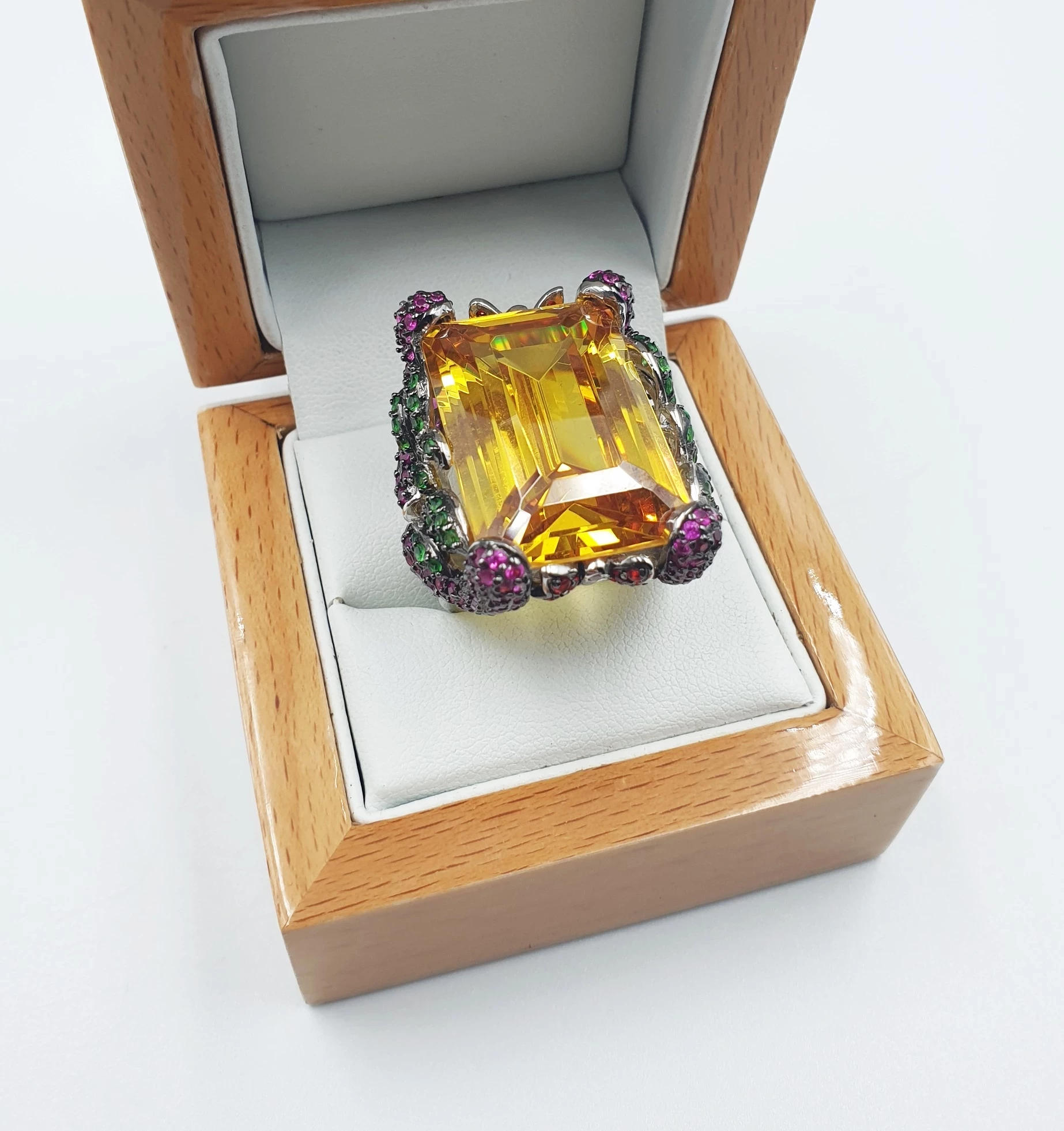 srebrny-pierscionek-z-kamieniami-3181gr-p925-stan-uzywany