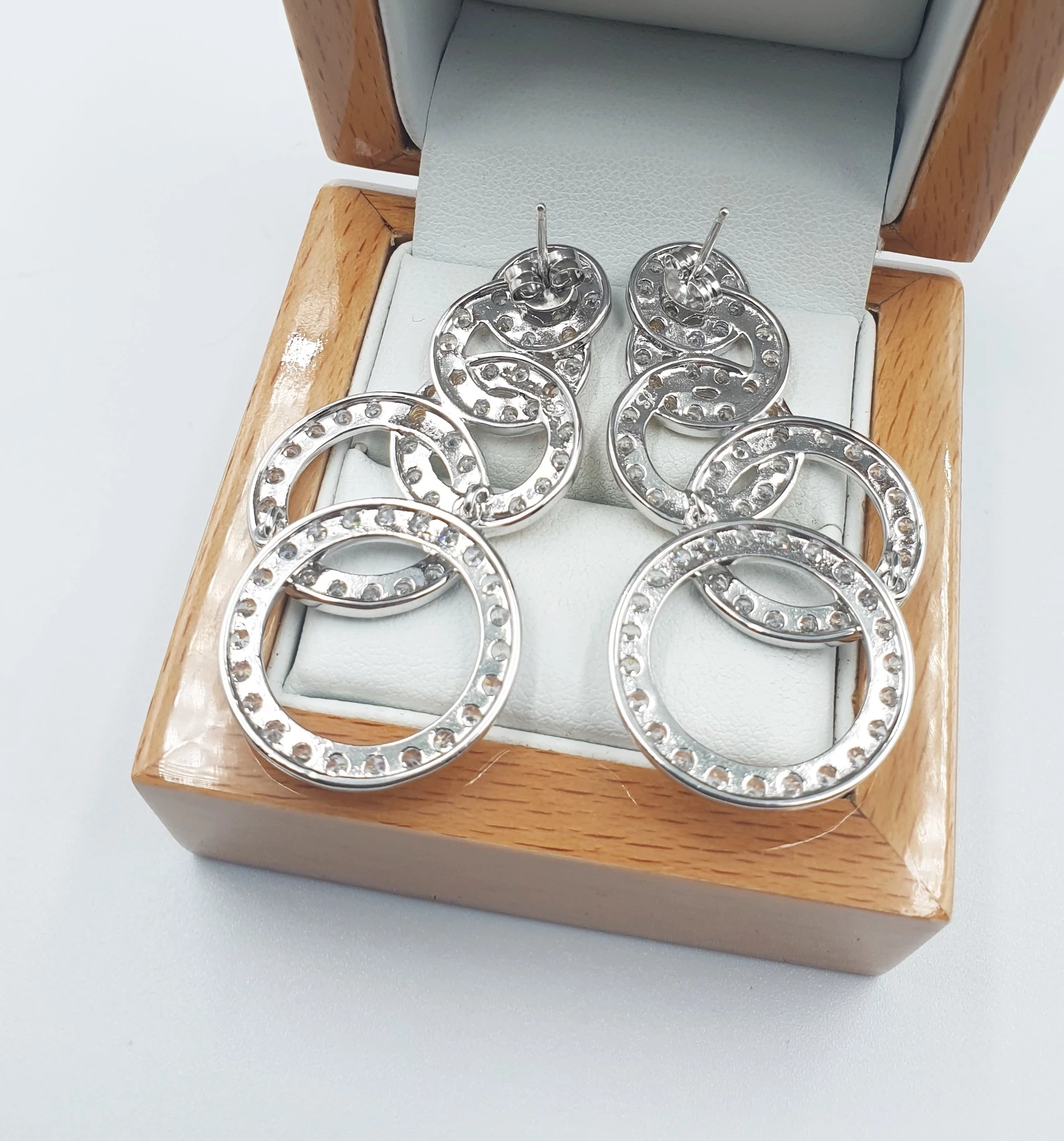 srebrne-kolczyki-z-krysztalami-1568gr-p925-rodzaj-wyrob-jubilerski