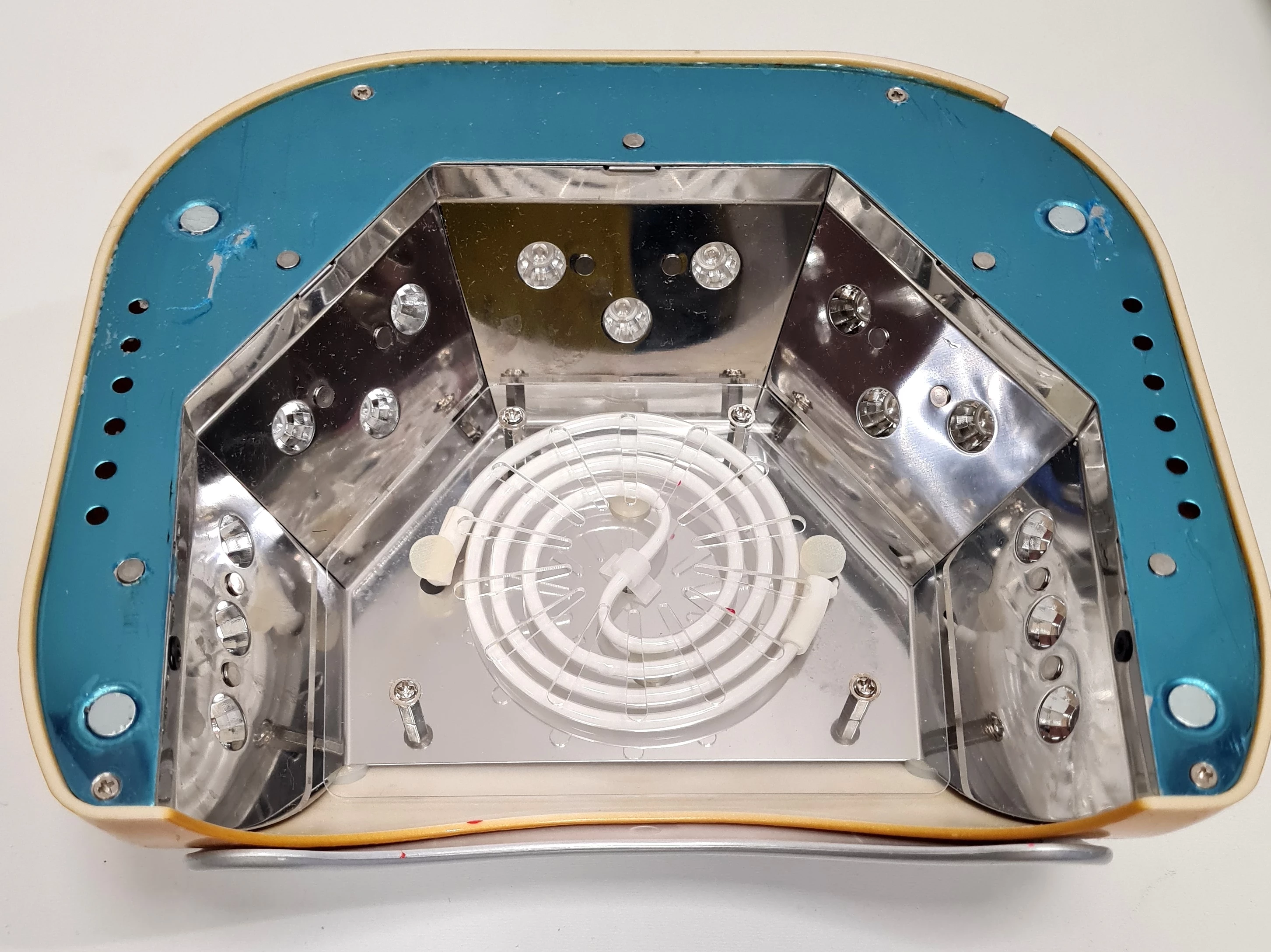 lampa-uv-led-ccfl-48wpolecam-rodzaj-leduv