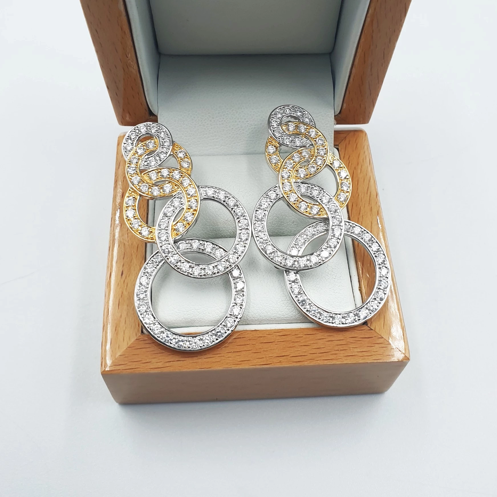 srebrne-kolczyki-z-krysztalami-1568gr-p925-stan-uzywany