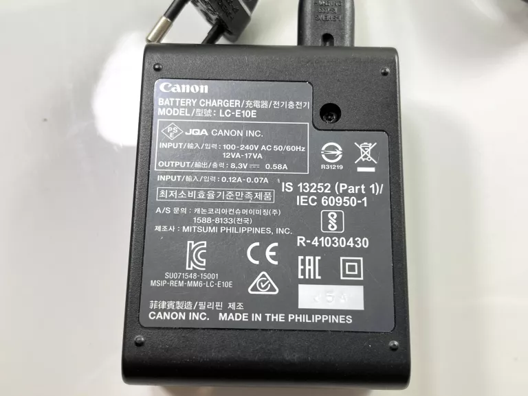 APARAT CANON EOS 1300D DS126621
