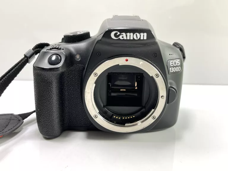 APARAT CANON EOS 1300D DS126621