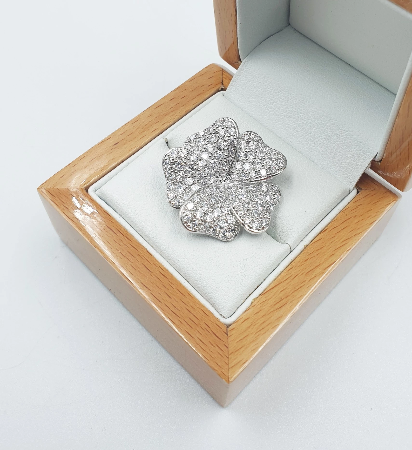 srebrna-broszka-z-krysztalami-722gr-p925-ean-gtin-8000045687985