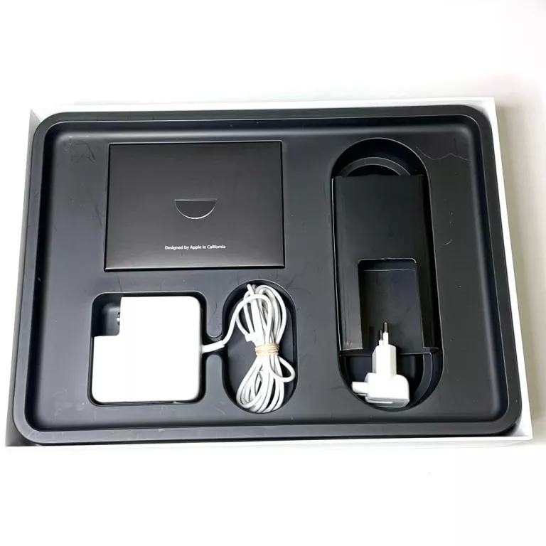 MACBOOK PRO RETINA 13" 2013 8/250GB KOMPLET!!