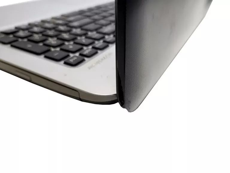 ASUS A556UQ-XO386T I7-6500U 8GB GF 940FX