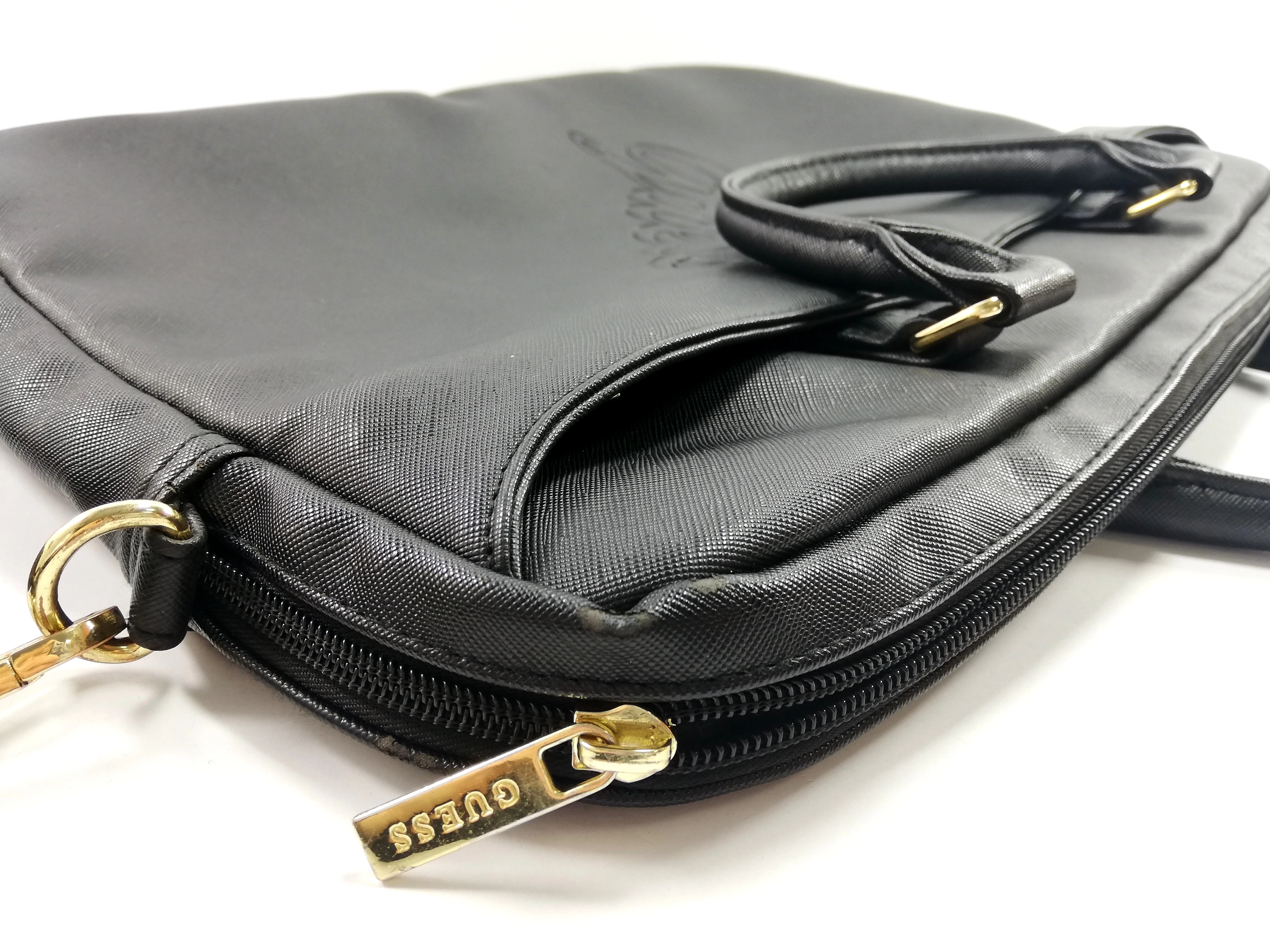 torba-na-laptopa-guess-czarna-kod-producenta-3666339005313