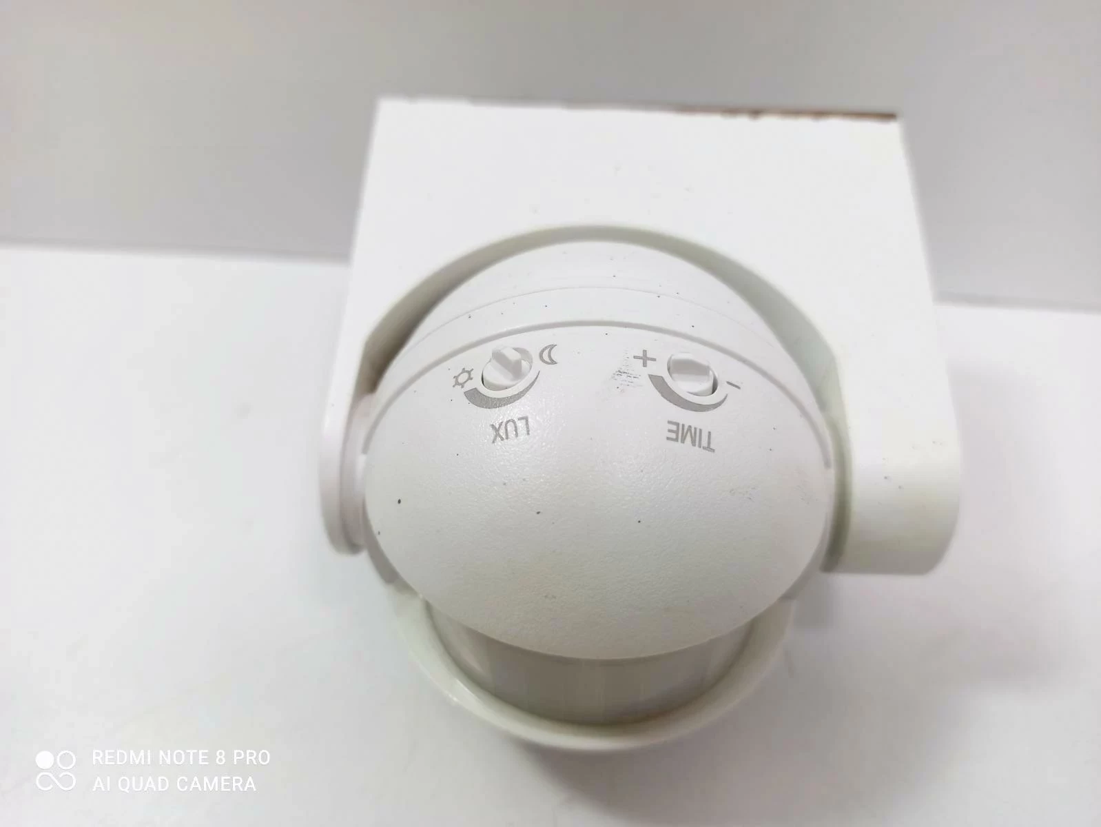 scienny-czujnik-ruchu-zmierzchu-stan-uzywany