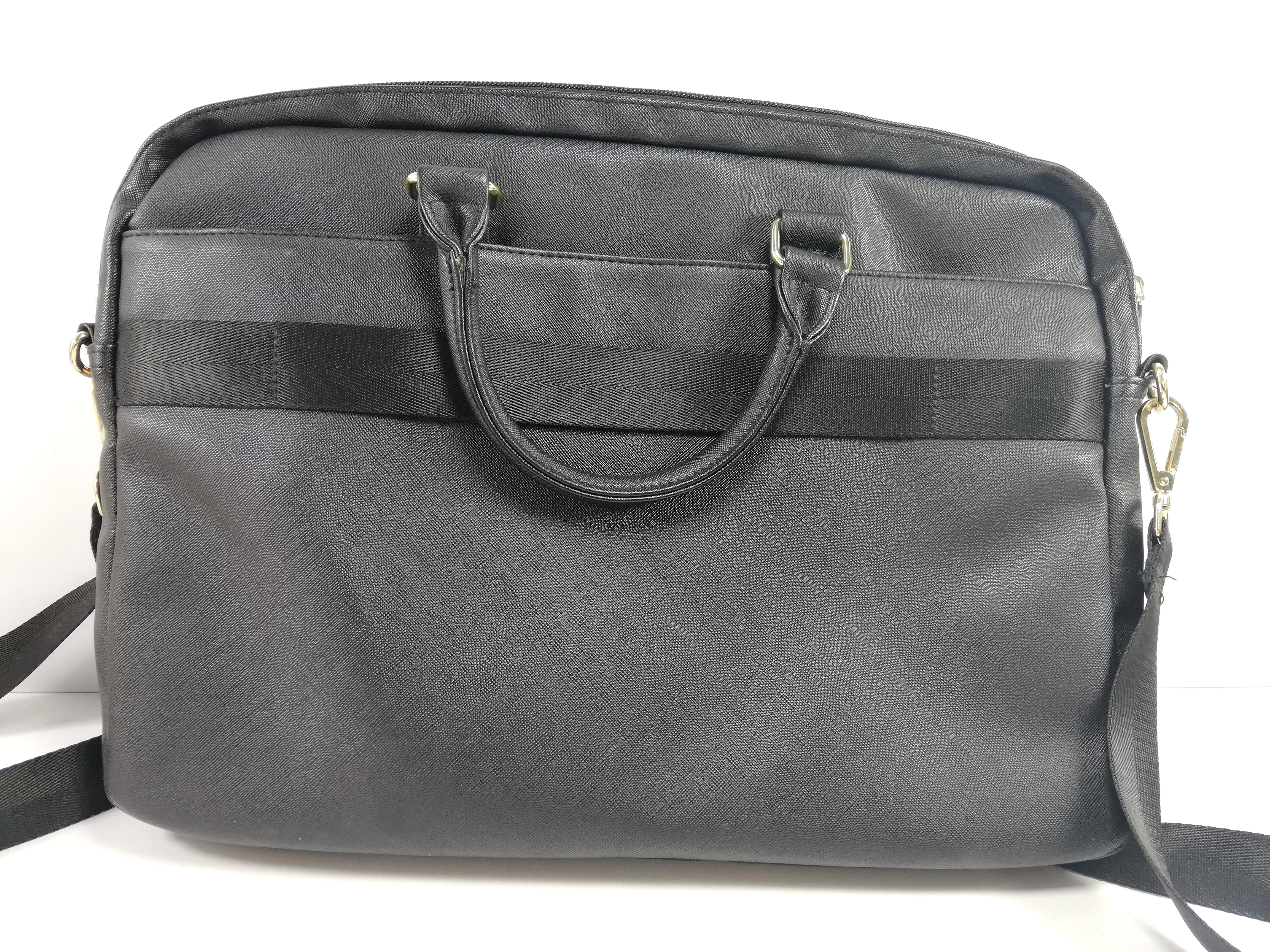 torba-na-laptopa-guess-czarna-marka-inna