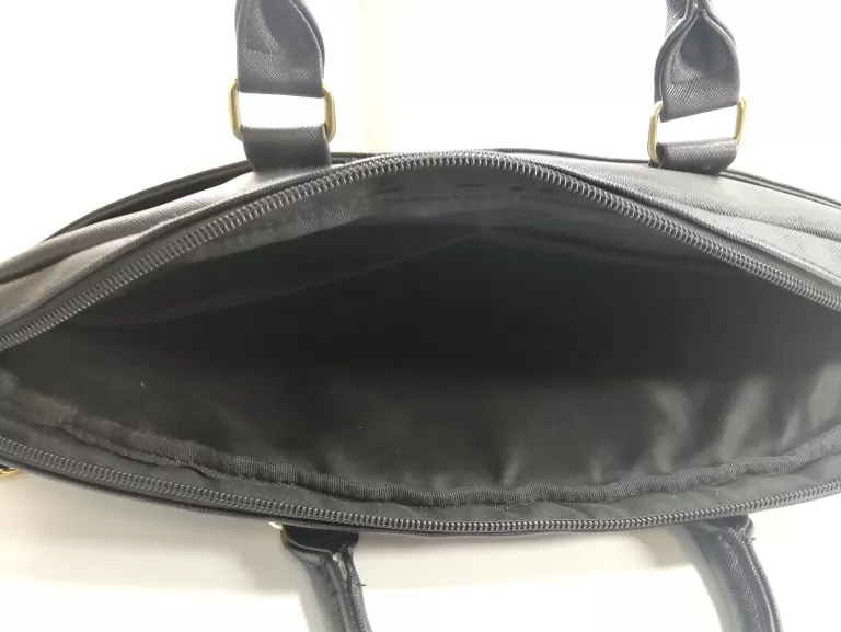 torba-na-laptopa-guess-czarna-ean-gtin-3666339005313