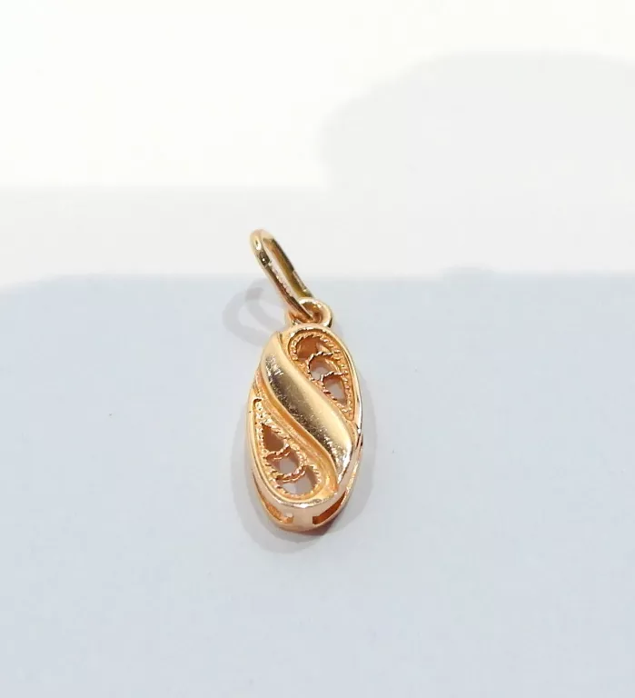 ZŁOTY WISIOREK Z RZEŹBIENIAMI W ŚRODKU PRP. 585