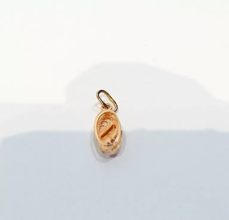 ZŁOTY WISIOREK Z RZEŹBIENIAMI W ŚRODKU PRP. 585