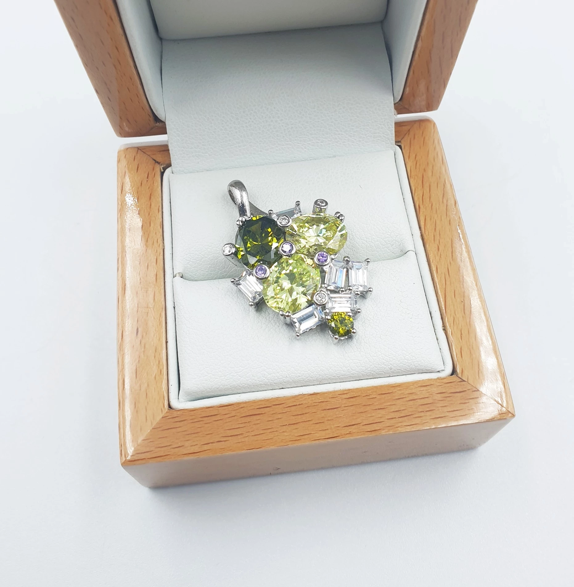 srebrna-zawieszka-z-krysztalami-843gr-p925-komandorska-147-wroclaw