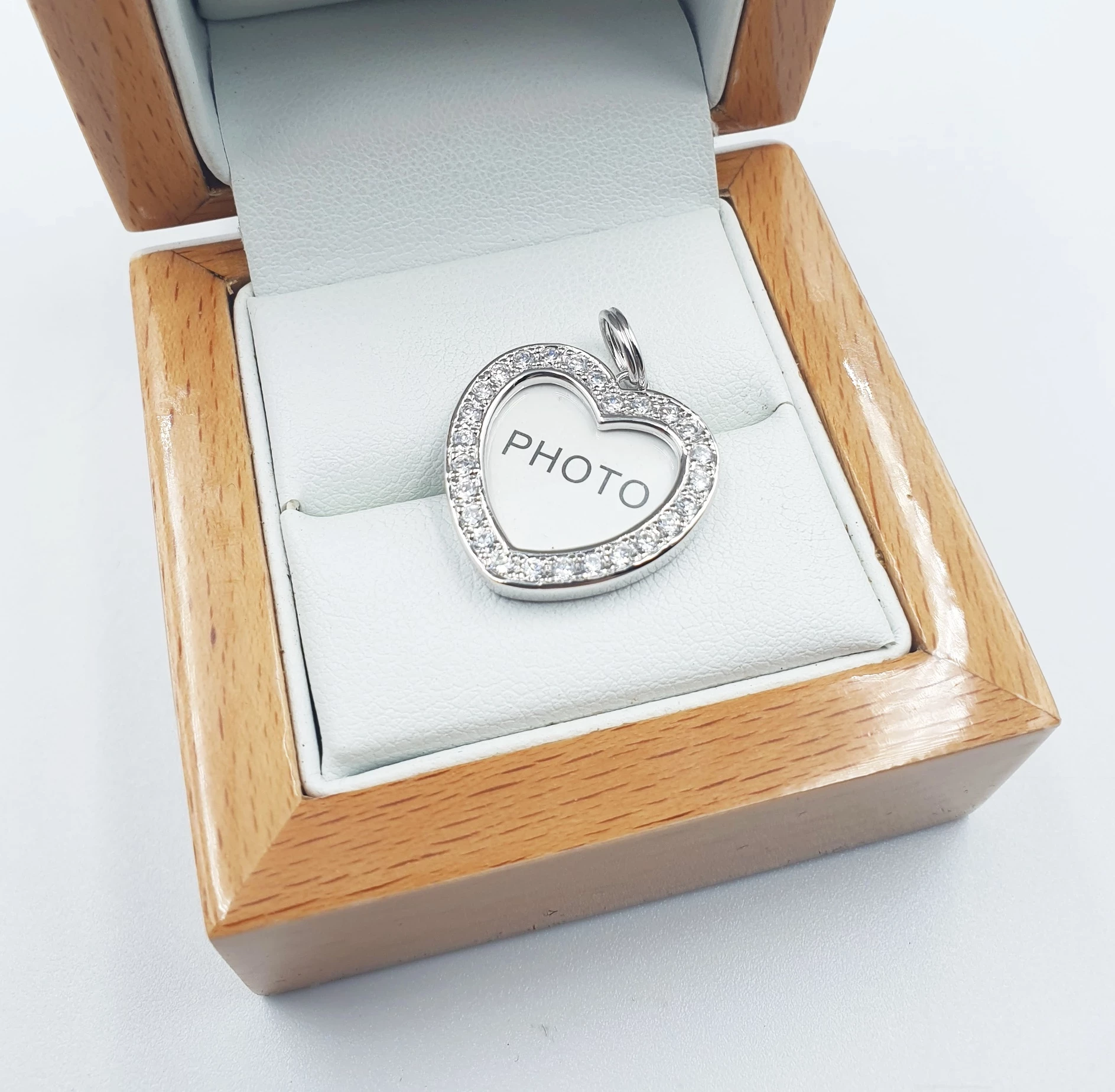 srebrna-zawieszka-z-krysztalami-serduszko-367gr-p925-ean-gtin-5905220400843