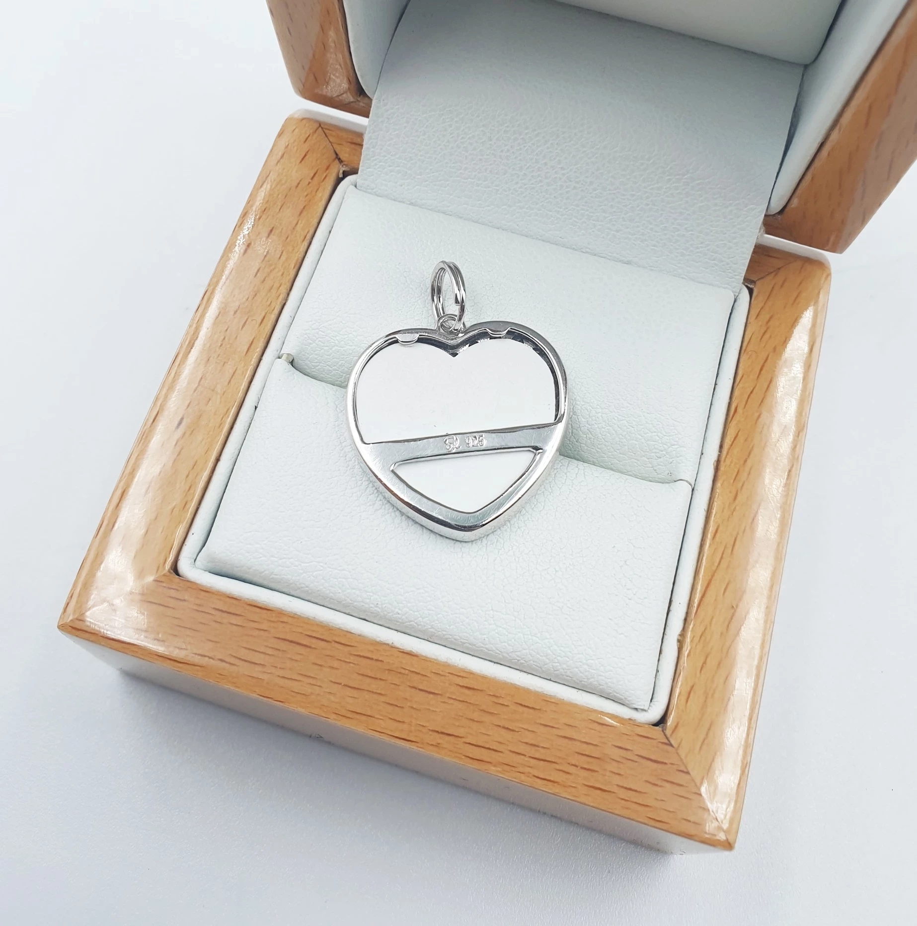 srebrna-zawieszka-z-krysztalami-serduszko-367gr-p925-stan-11323-2