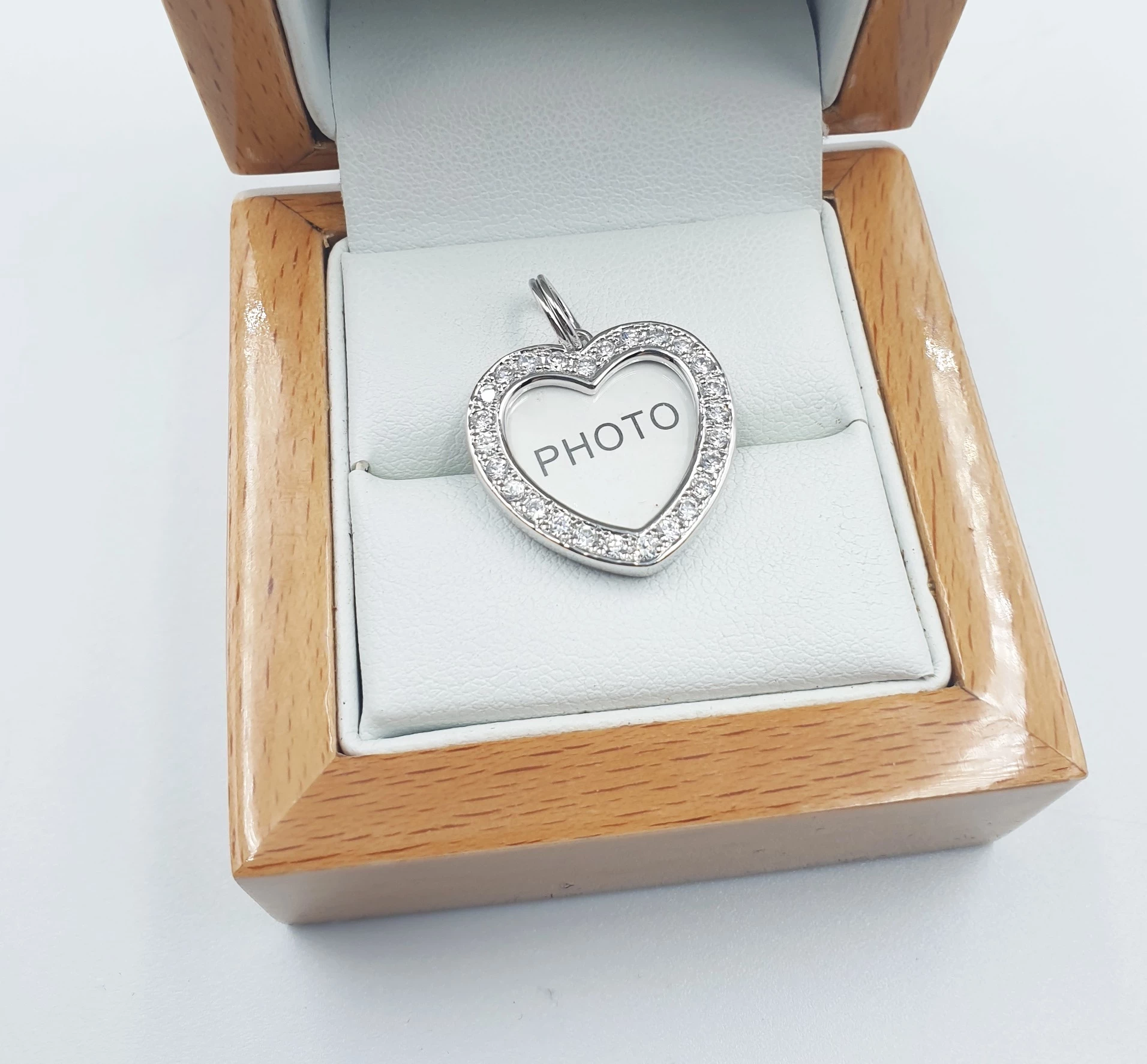 srebrna-zawieszka-z-krysztalami-serduszko-367gr-p925-radosna-38-wroclaw