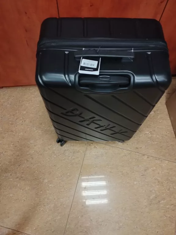 walizka-dkny-czarna-stan-powystawowy