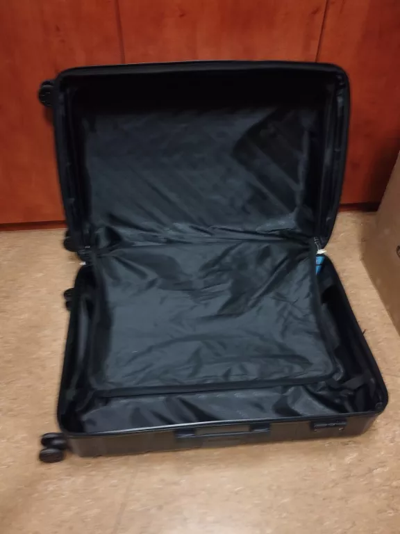 walizka-dkny-czarna-rodzaj-walizki-twarde