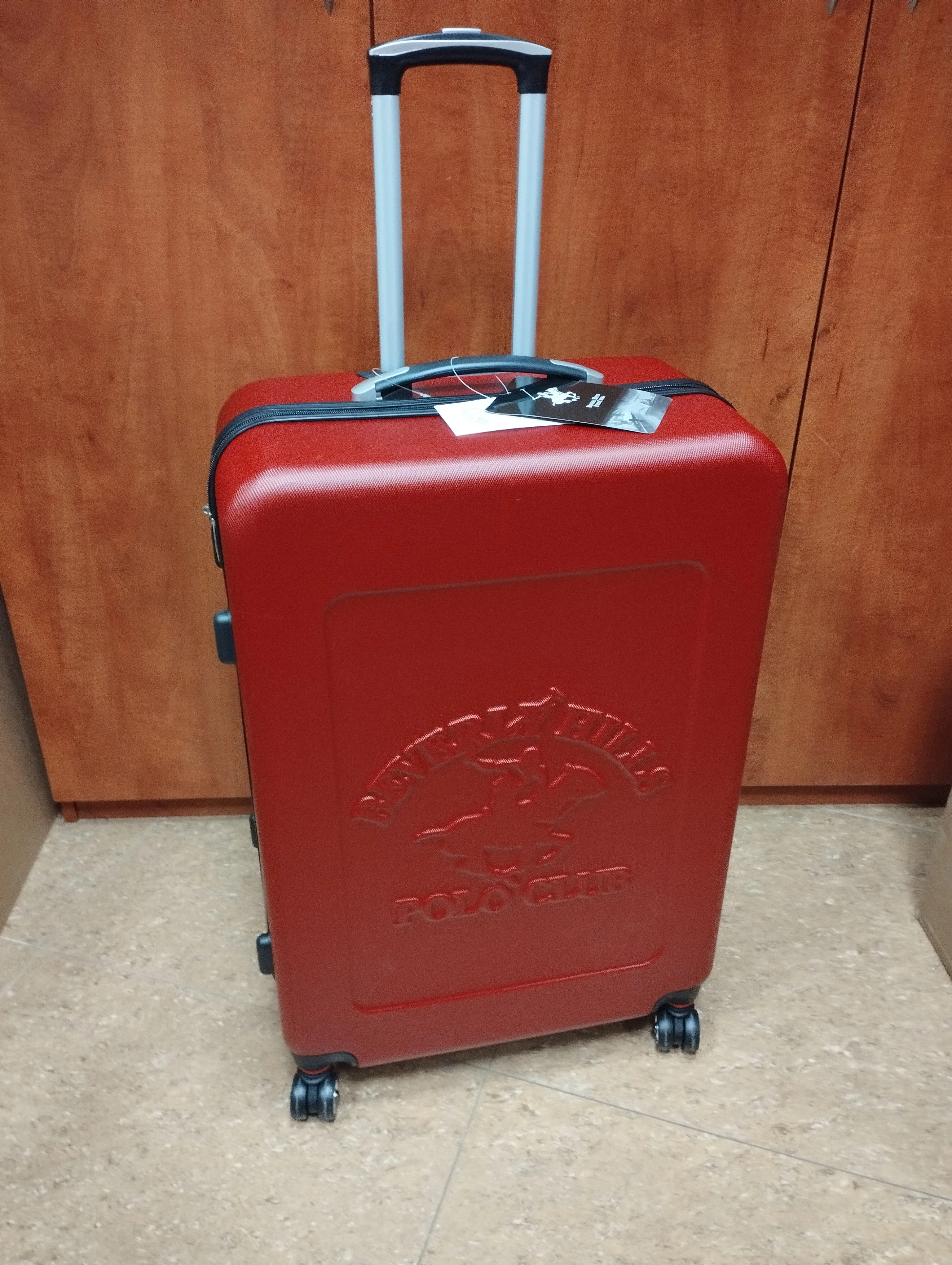 walizka-beverly-hills-polo-club-rodzaj-walizki-twarde