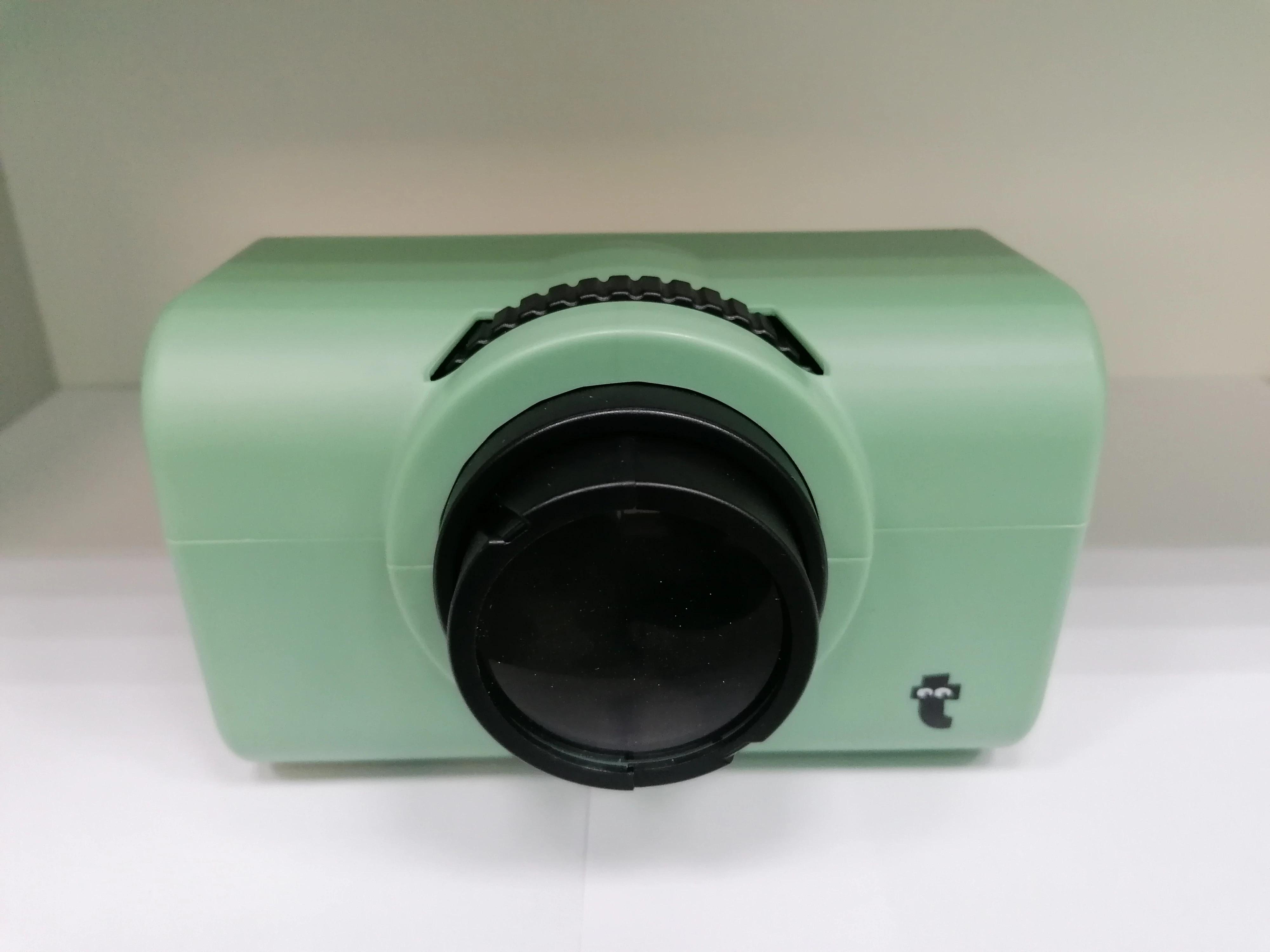 projektor-do-smartfona-flying-tiger-denmark-orzegowska-25-bytom