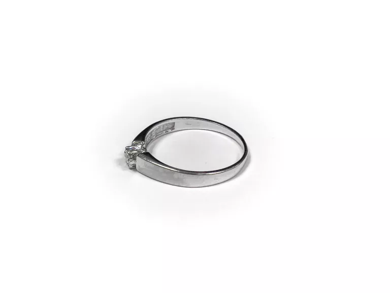 zareczynowy-pierscionek-z-brylantem-585-14k-r12-material-15835-2