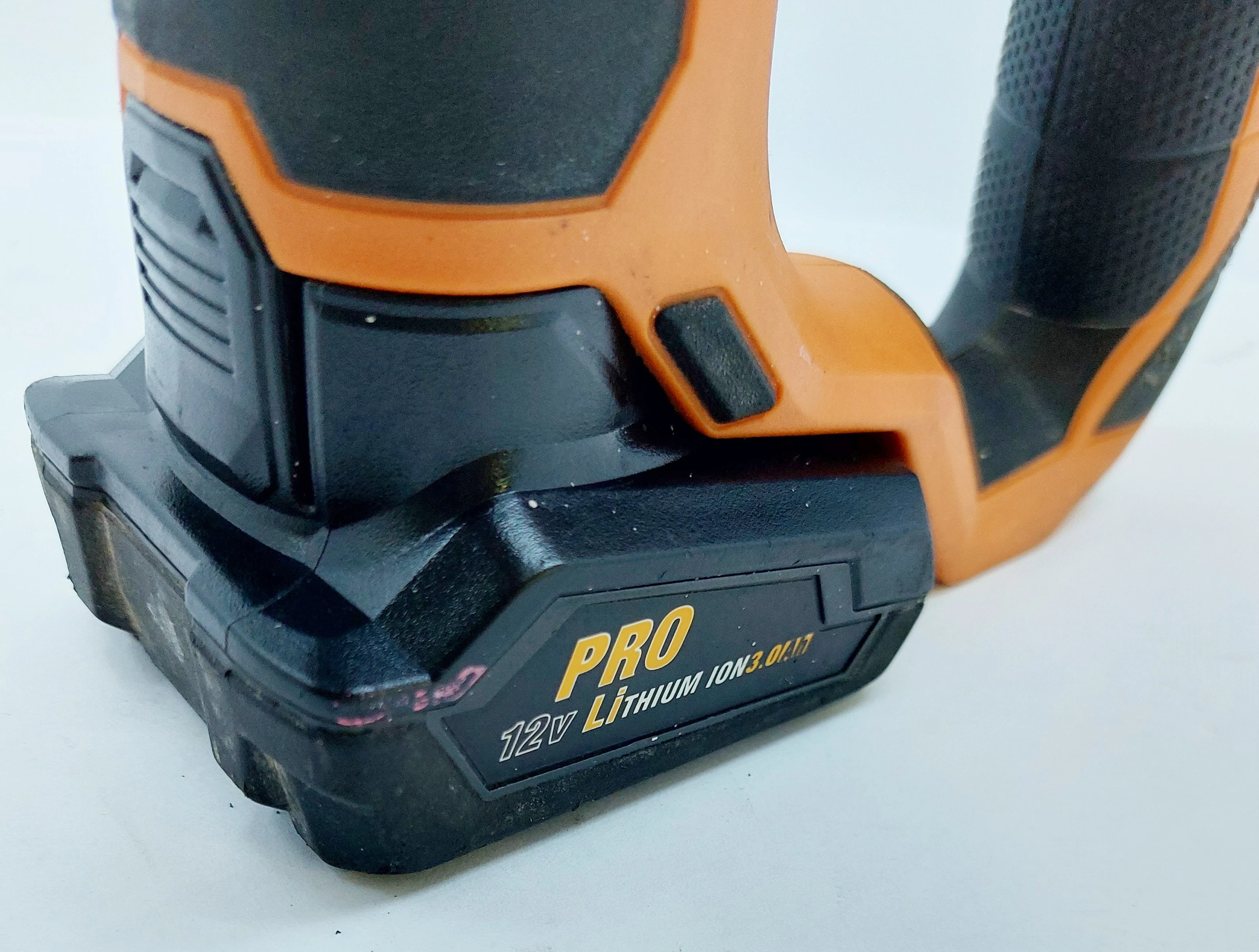 mlotowiertarka-aeg-sds-akumulatorowa-12v-2xbateri-zasilanie-akumulatorowe