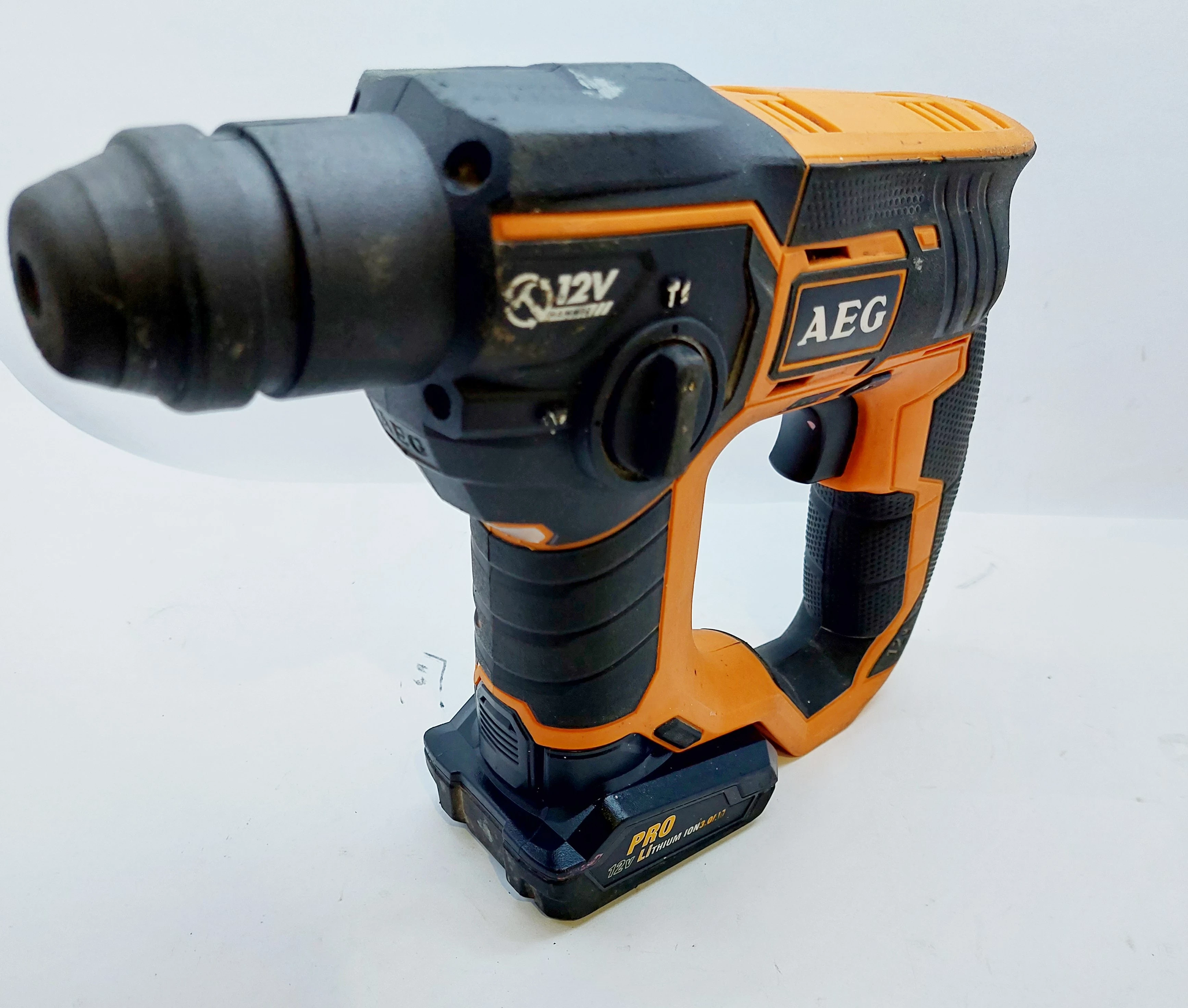 mlotowiertarka-aeg-sds-akumulatorowa-12v-2xbateri-funkcyjnosc-3-funkcyjny-wiercenie-z-i-bez-udaru-podkuwanie