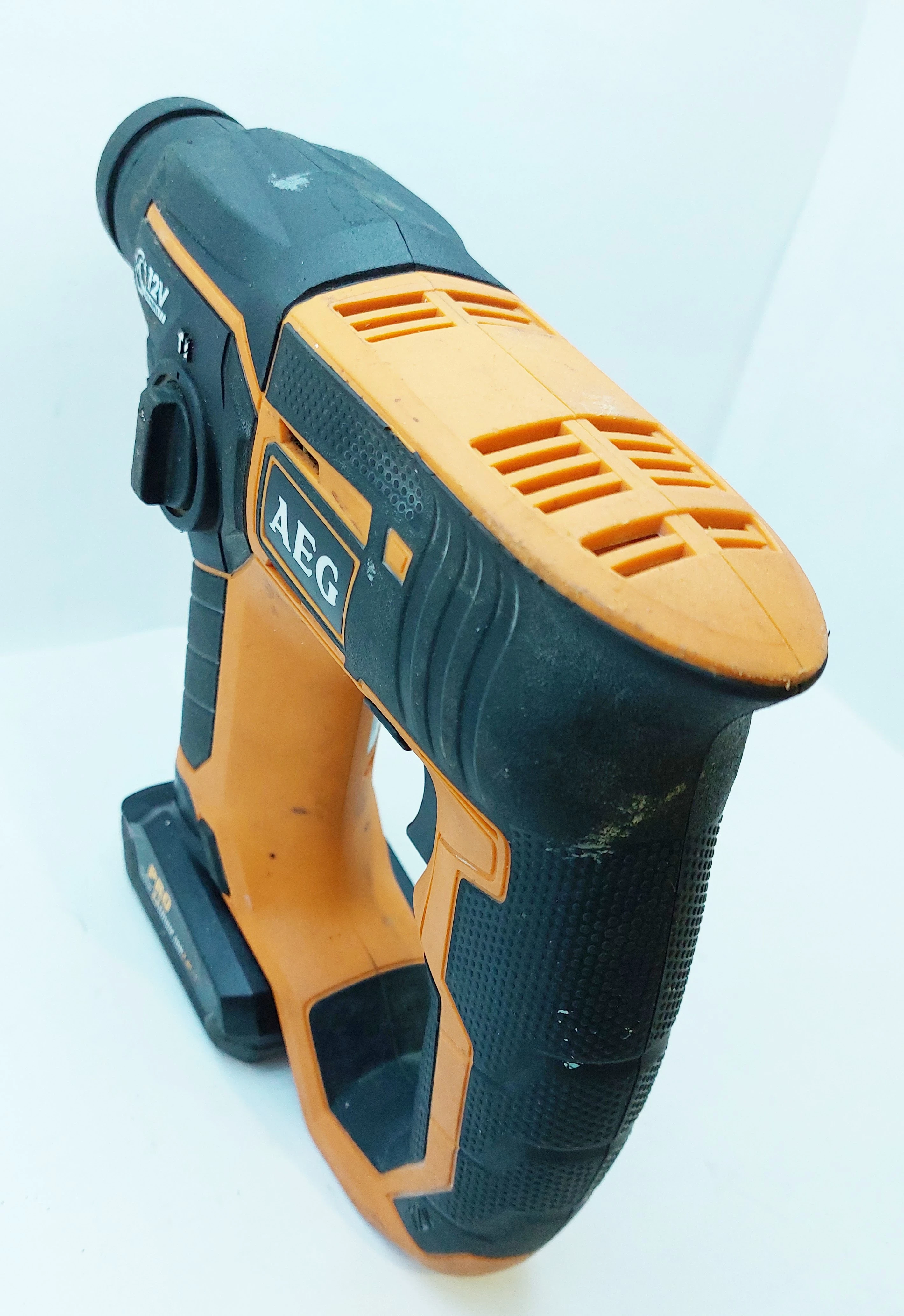 mlotowiertarka-aeg-sds-akumulatorowa-12v-2xbateri-maksymalna-moc-12