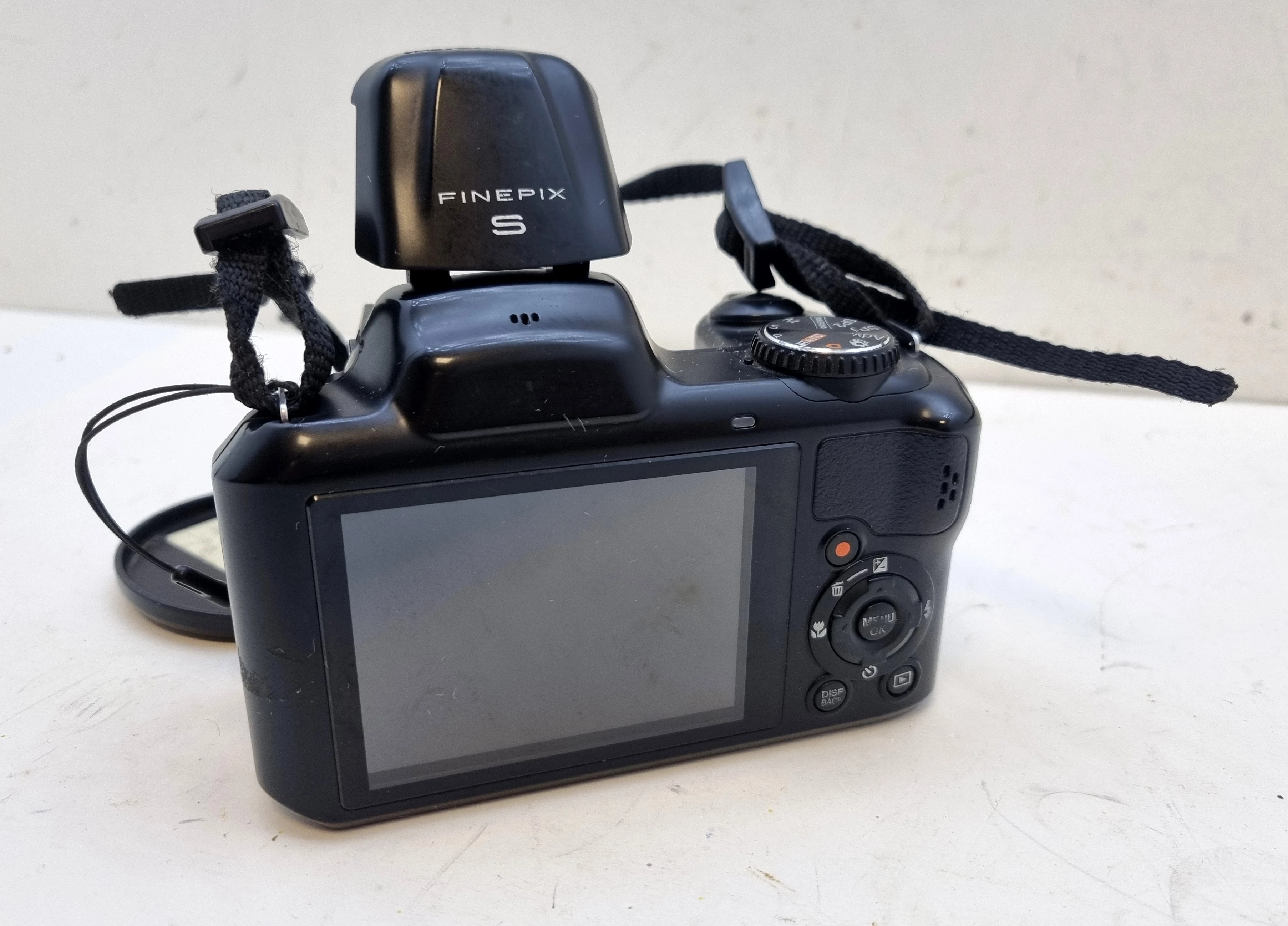 aparat-fujifilm-finepix-s8600-zoom-optyczny-36