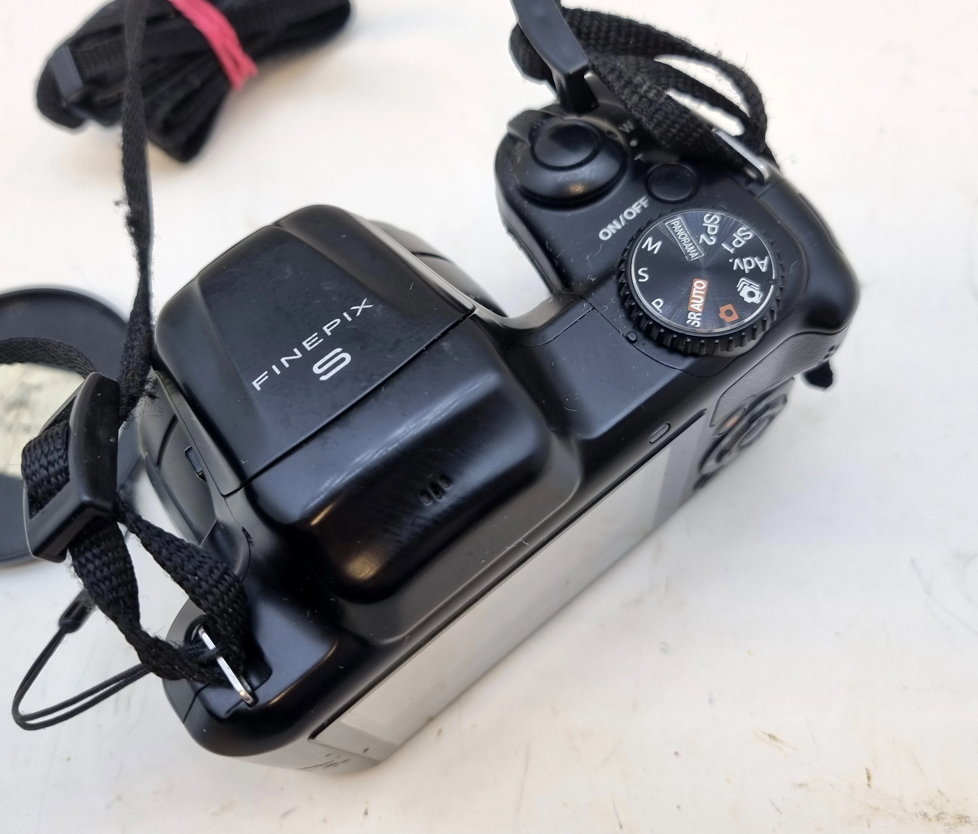 aparat-fujifilm-finepix-s8600-stabilizacja-optyczna-obiektywu