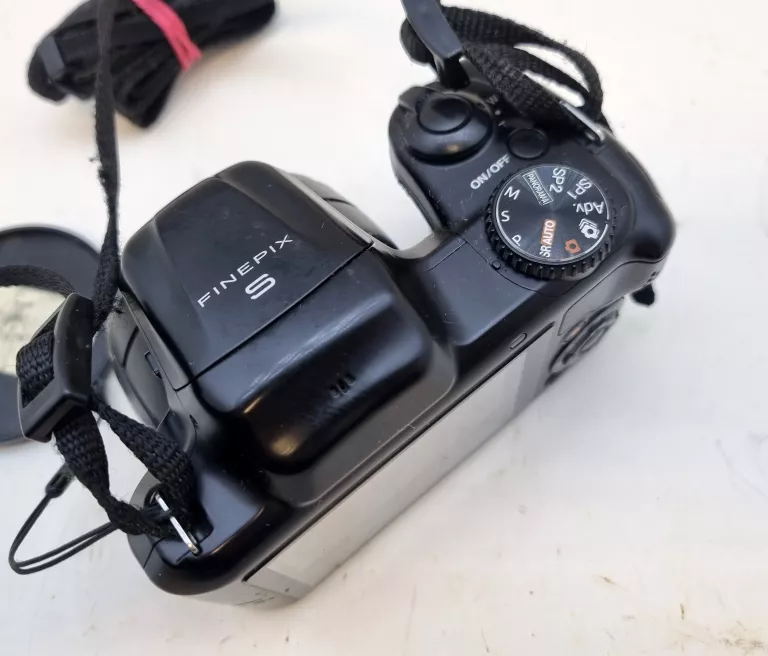 aparat-fujifilm-finepix-s8600-stabilizacja-optyczna-obiektywu