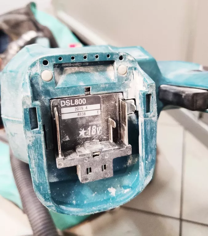 MAKITA SZLIFIERKA DSL800 AKUMULATOROWA ŻYRAFA
