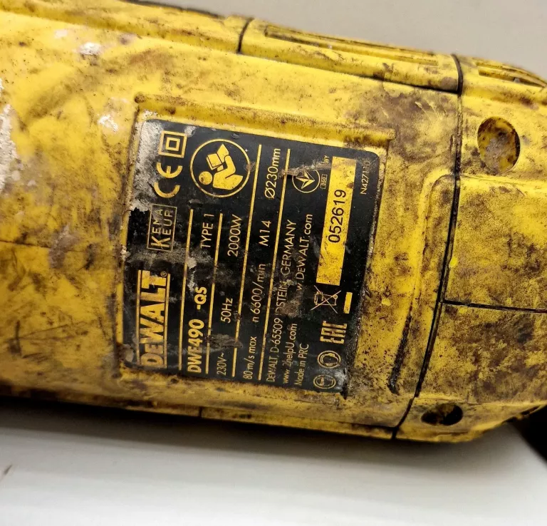 SZLIFIERKA KĄTOWA DEWALT DWE490-QS